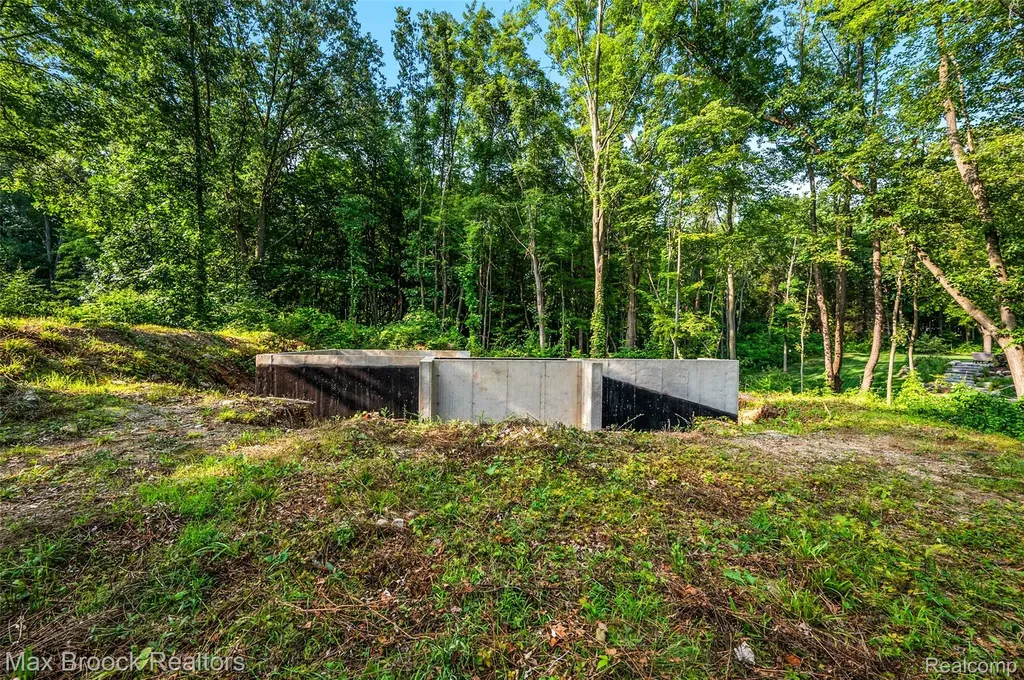 11894 Scenic Valley Springfield Charter Township MI 48350