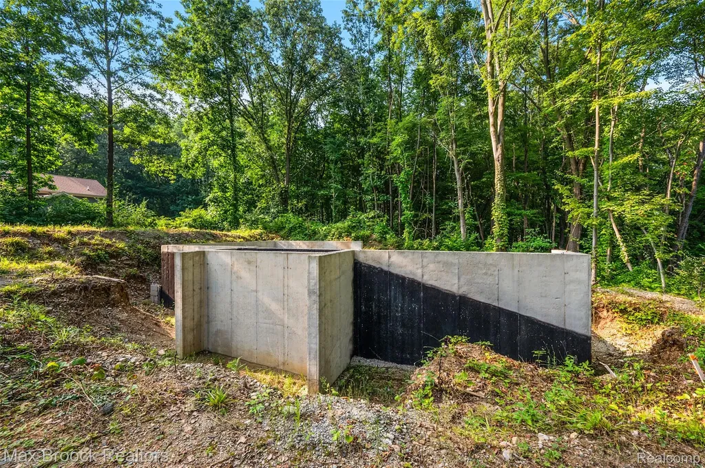 11894 Scenic Valley Springfield Charter Township MI 48350