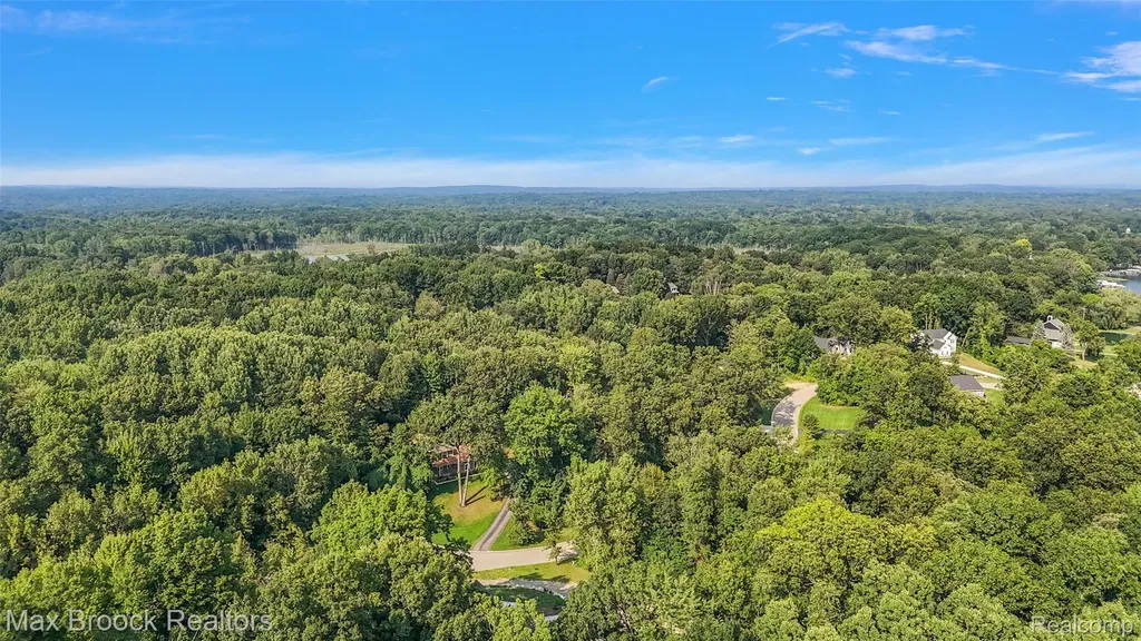 11894 Scenic Valley Springfield Charter Township MI 48350