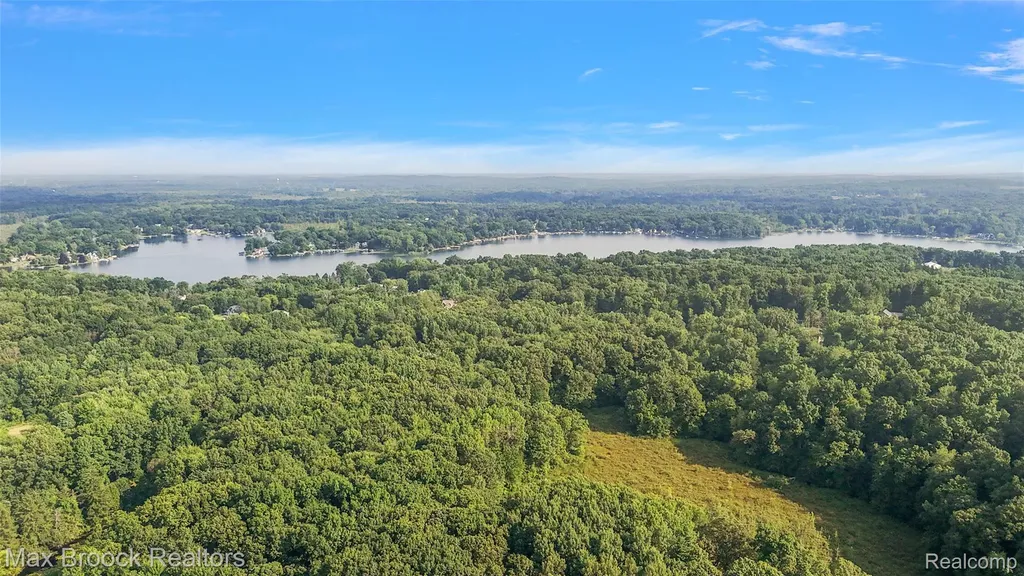 11894 Scenic Valley Springfield Charter Township MI 48350