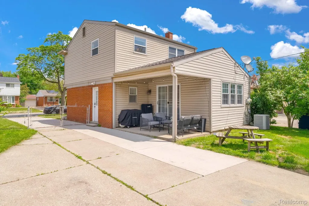 30615 Grandview Avenue Westland City MI 48186