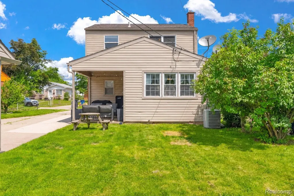 30615 Grandview Avenue Westland City MI 48186