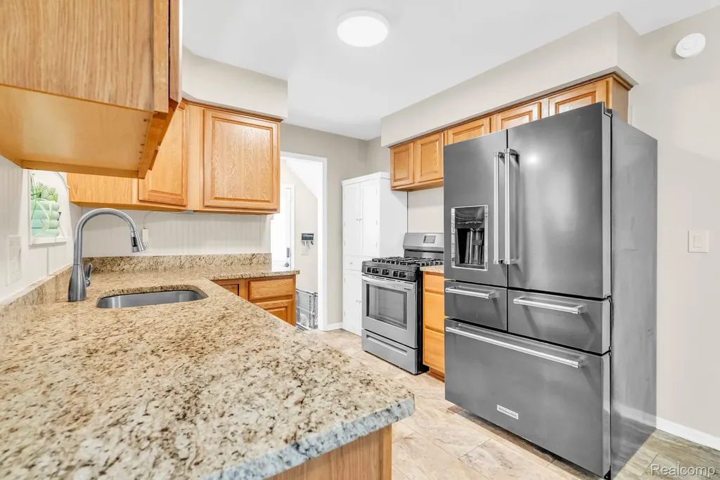 30615 Grandview Avenue Westland City MI 48186