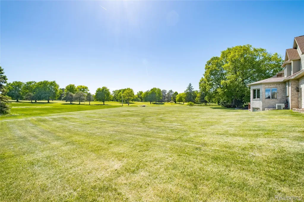 5098 Harvest Lane Vienna Charter Township MI 48420