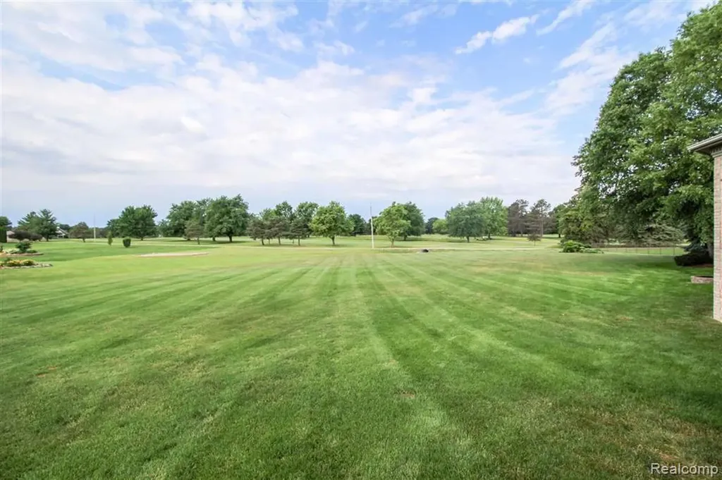 5098 Harvest Lane Vienna Charter Township MI 48420