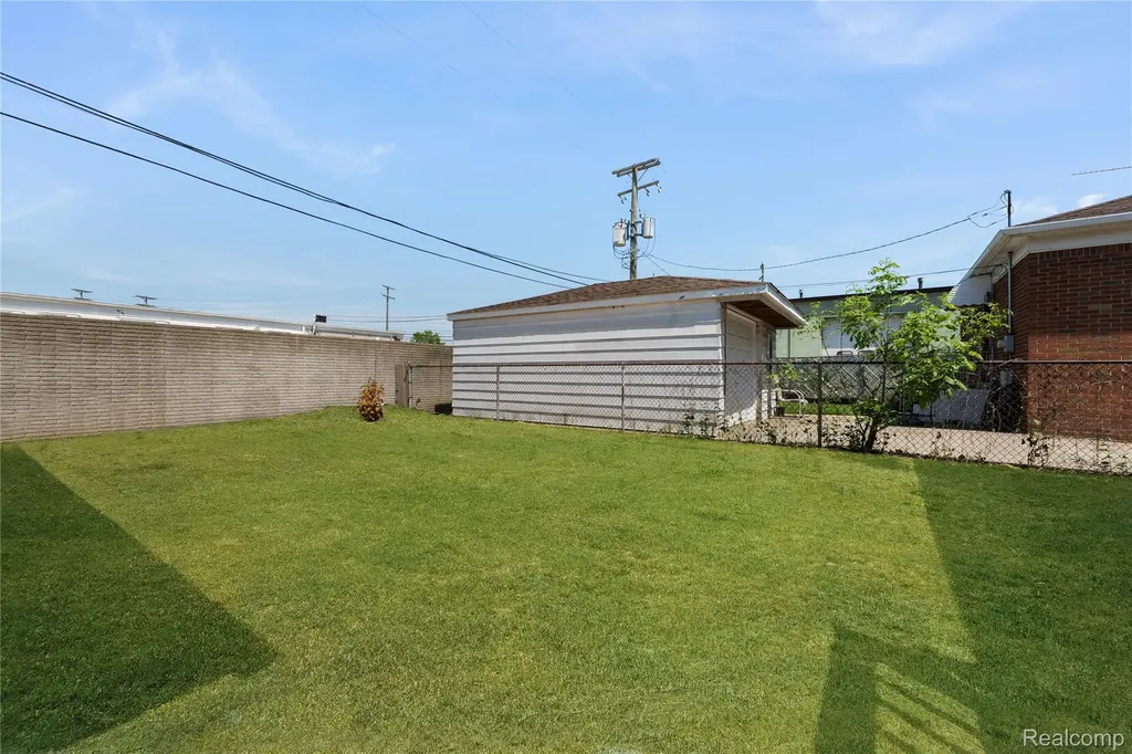 22821 Harmon Street St. Clair Shores City MI 48080