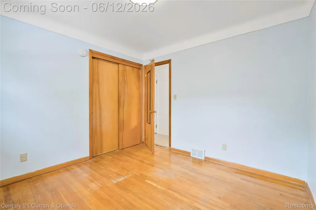 7602 Highview Street Dearborn Heights City MI 48127