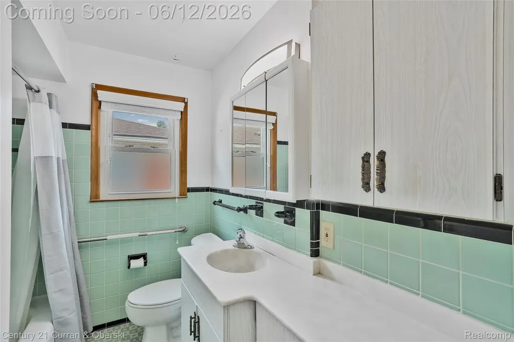 7602 Highview Street Dearborn Heights City MI 48127