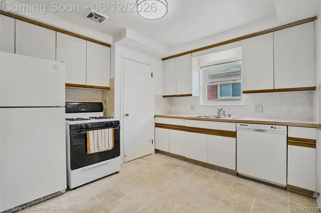 7602 Highview Street Dearborn Heights City MI 48127