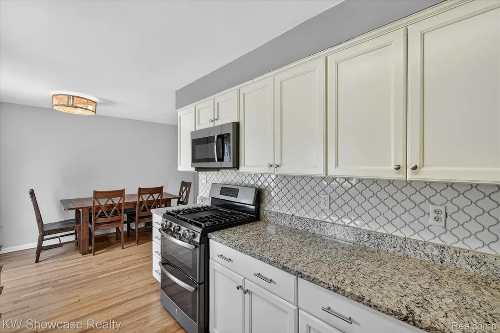 173 Pickford Street Novi City MI 48377