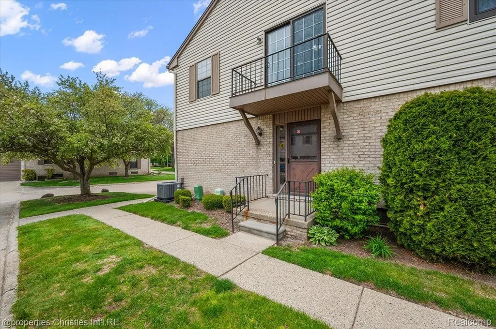 35164 N Bay Circle Harrison Charter Township MI 48045