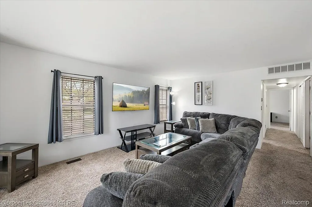 35164 N Bay Circle Harrison Charter Township MI 48045