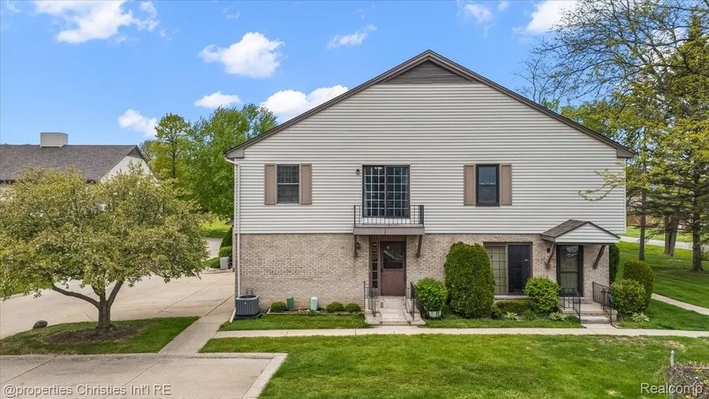 35164 N Bay Circle Harrison Charter Township MI 48045