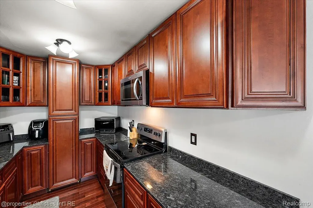 35164 N Bay Circle Harrison Charter Township MI 48045