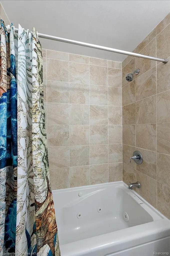 35164 N Bay Circle Harrison Charter Township MI 48045
