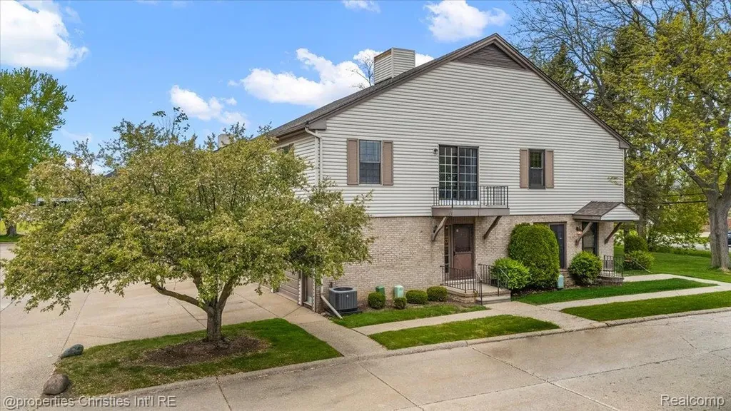 35164 N Bay Circle Harrison Charter Township MI 48045