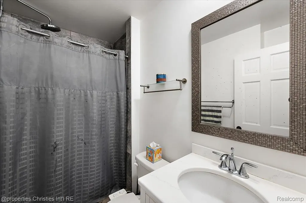 35164 N Bay Circle Harrison Charter Township MI 48045