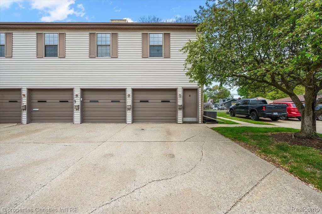 35164 N Bay Circle Harrison Charter Township MI 48045