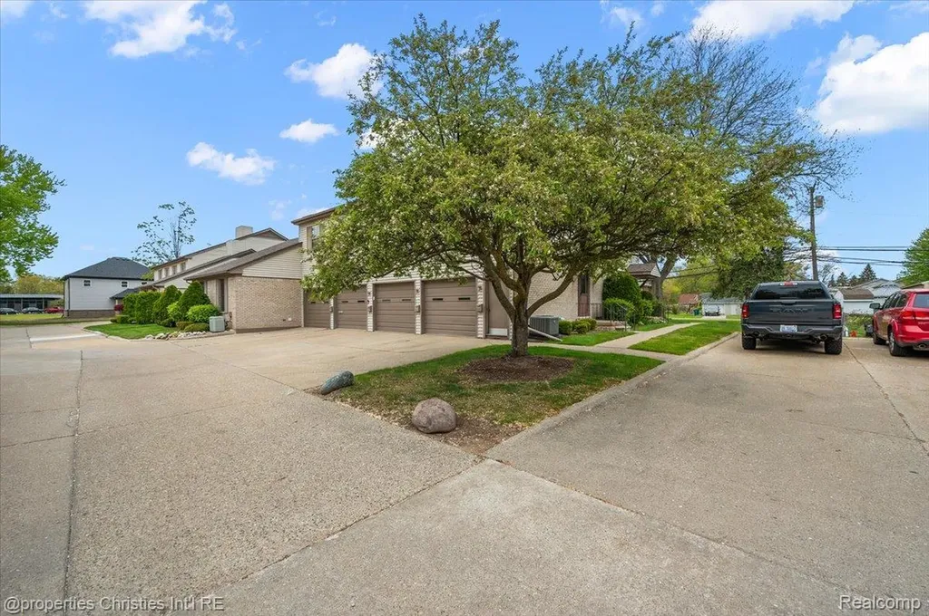 35164 N Bay Circle Harrison Charter Township MI 48045