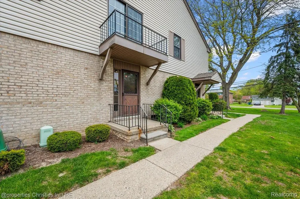 35164 N Bay Circle Harrison Charter Township MI 48045