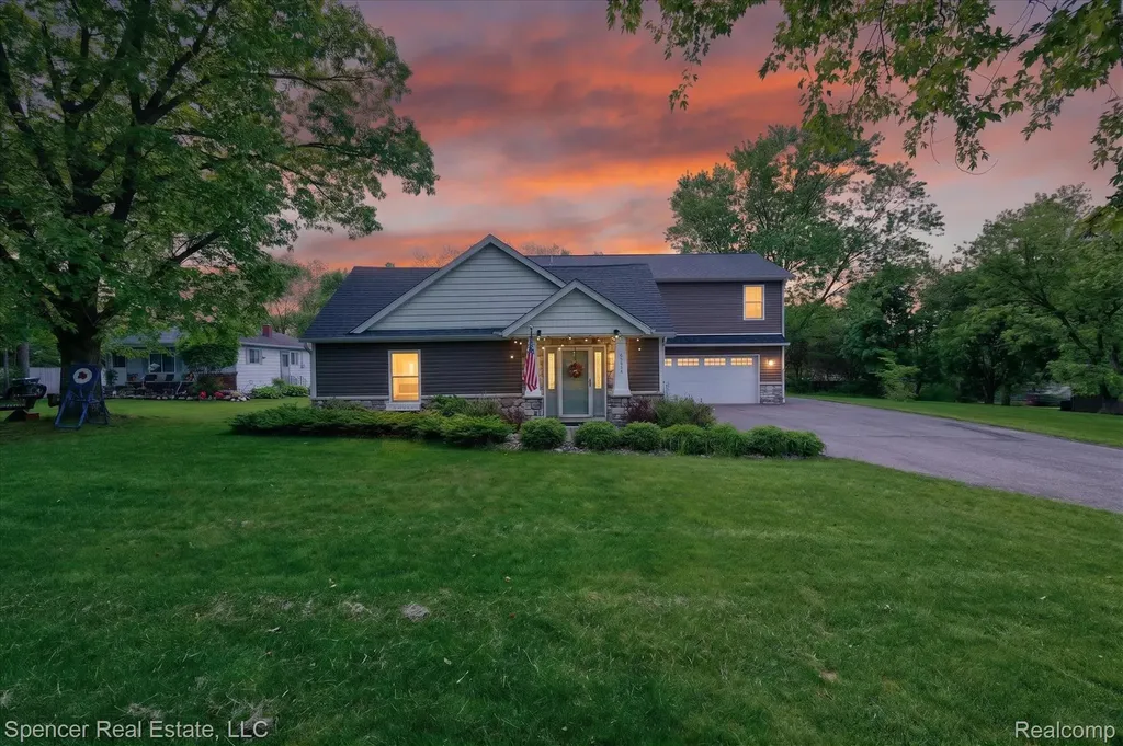 6415 Sunnydale Road Independence Charter Township MI 48346