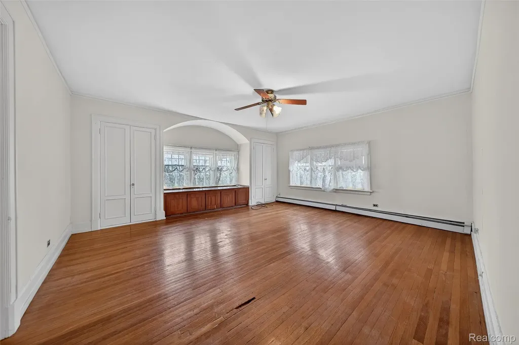 5044 Charing Cross Road Bloomfield Charter Township MI 48304