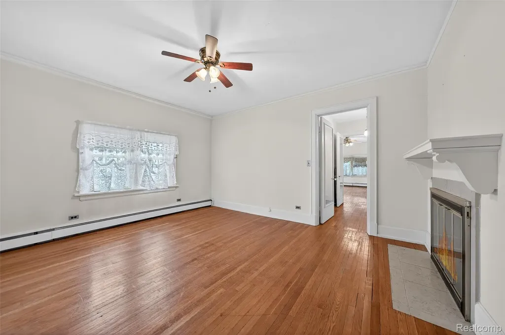 5044 Charing Cross Road Bloomfield Charter Township MI 48304