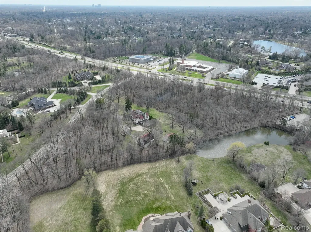 5044 Charing Cross Road Bloomfield Charter Township MI 48304