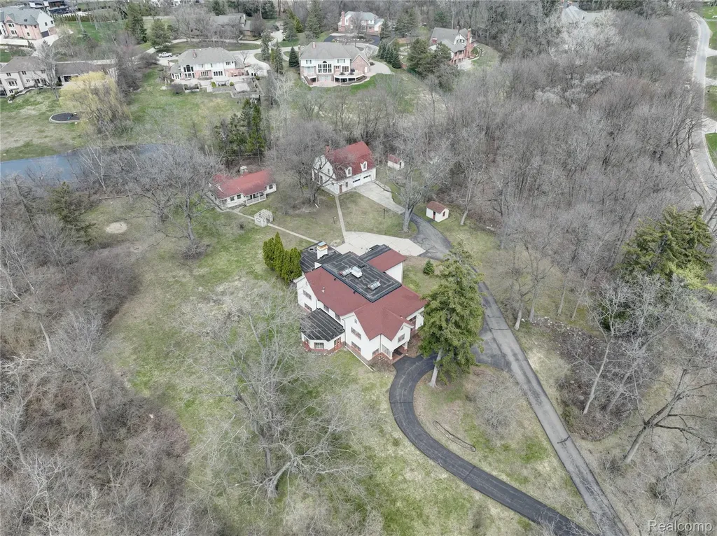 5044 Charing Cross Road Bloomfield Charter Township MI 48304