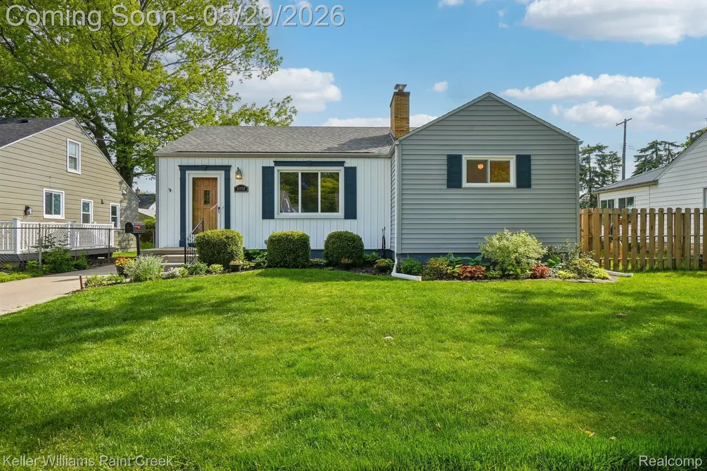 20620 Alger Street St. Clair Shores City MI 48080