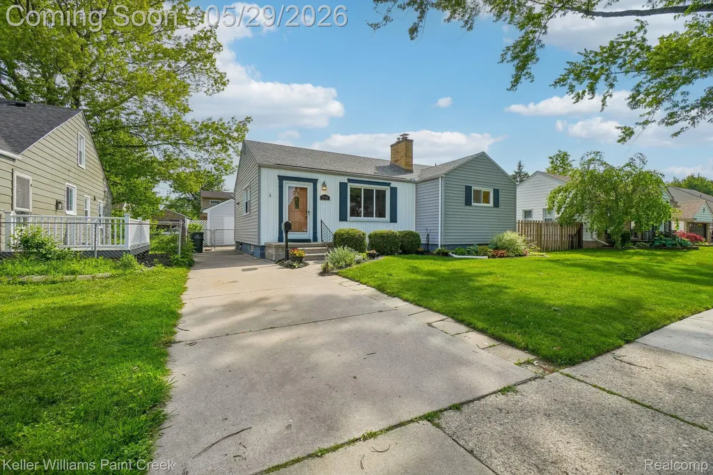 20620 Alger Street St. Clair Shores City MI 48080