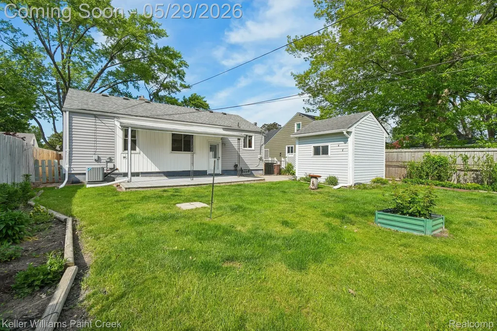 20620 Alger Street St. Clair Shores City MI 48080