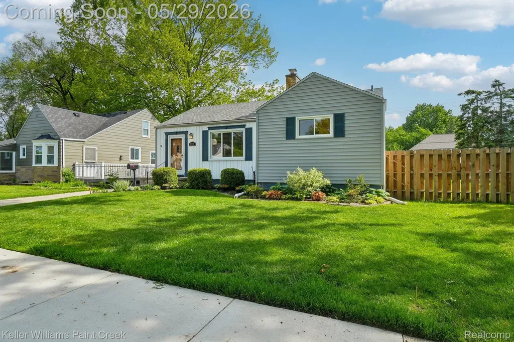 20620 Alger Street St. Clair Shores City MI 48080