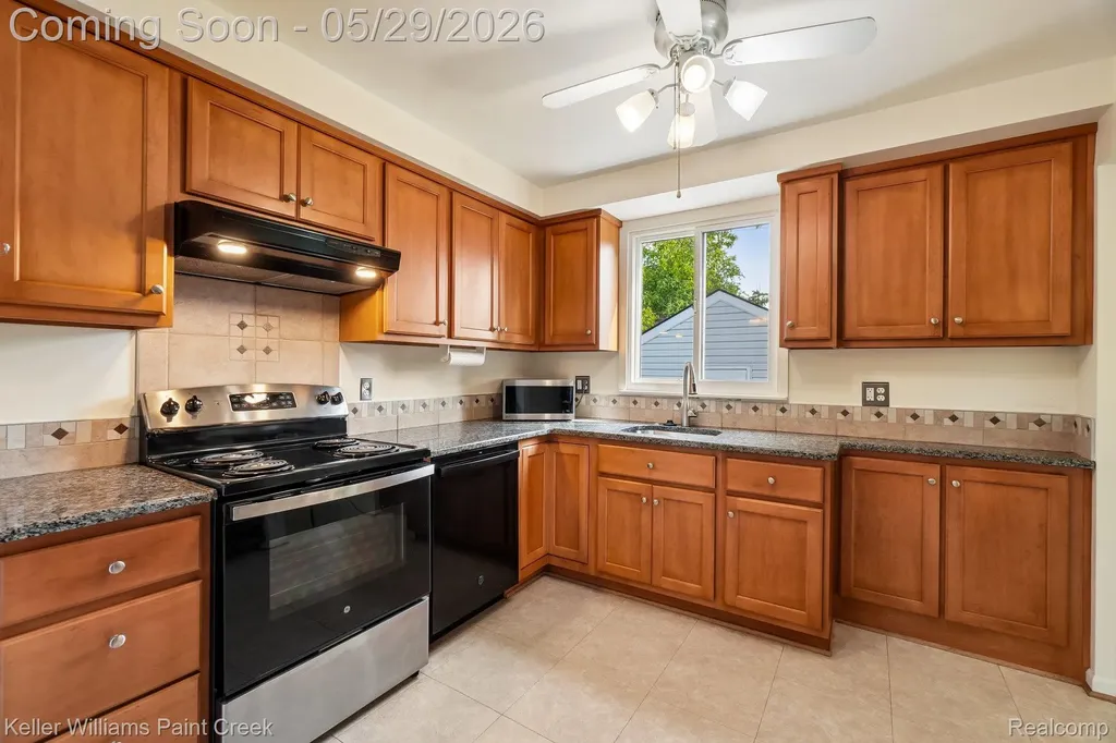 20620 Alger Street St. Clair Shores City MI 48080