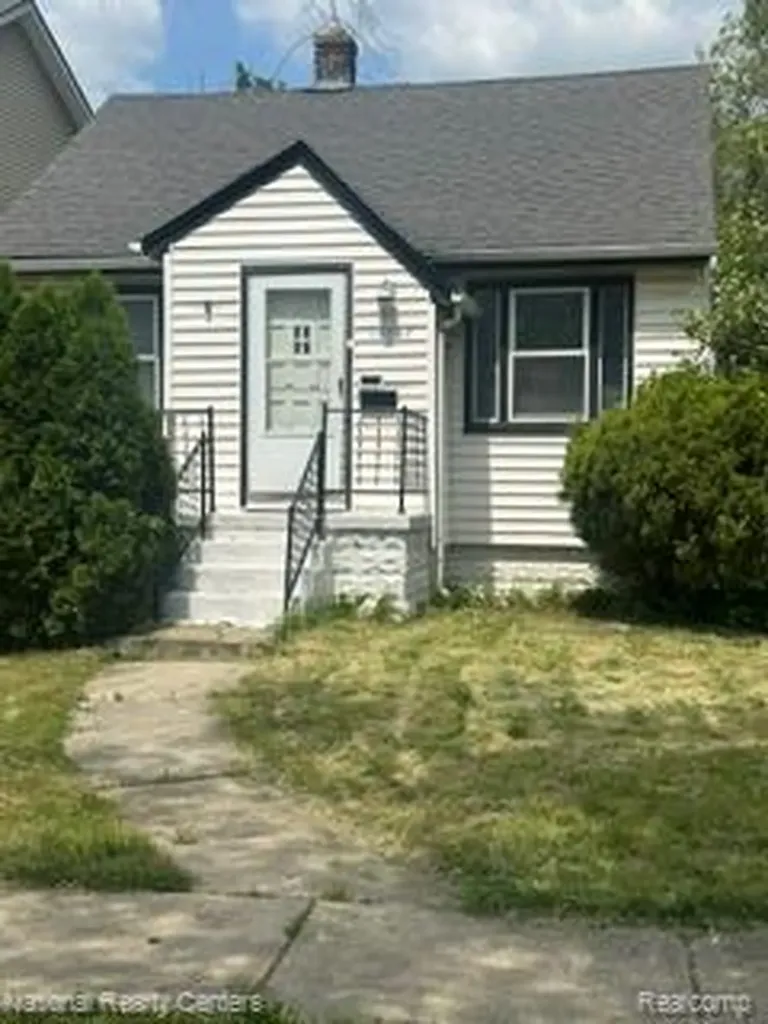 15067 Sumner Redford Charter Township MI 48239