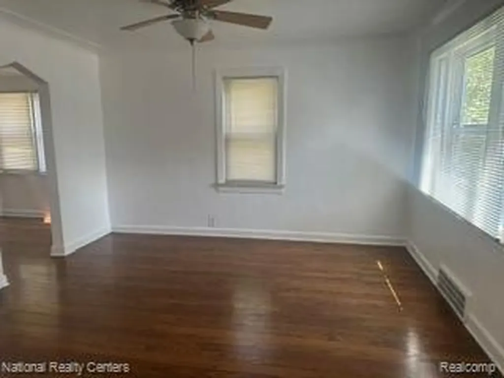 15067 Sumner Redford Charter Township MI 48239