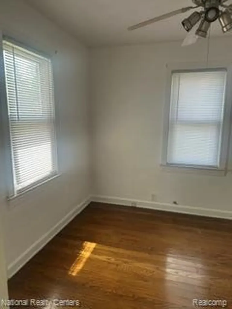 15067 Sumner Redford Charter Township MI 48239