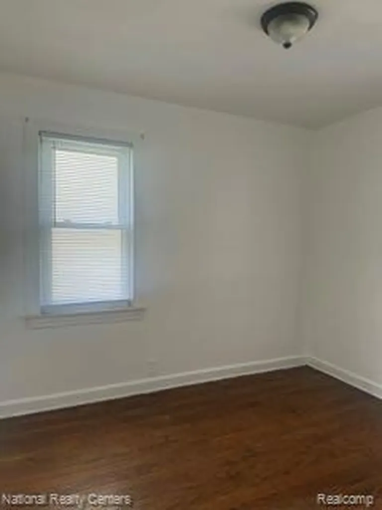 15067 Sumner Redford Charter Township MI 48239