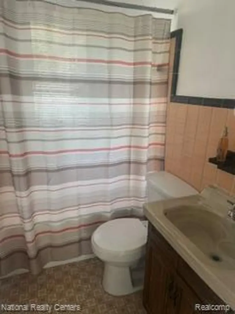 15067 Sumner Redford Charter Township MI 48239