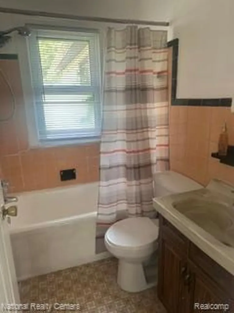 15067 Sumner Redford Charter Township MI 48239