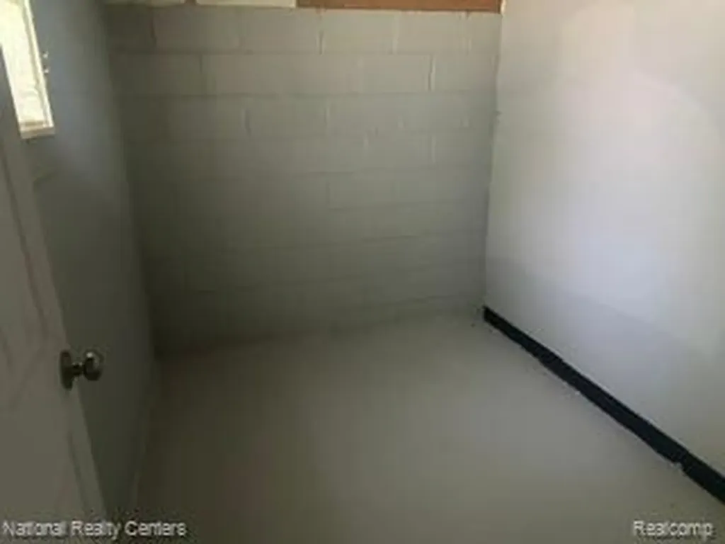 15067 Sumner Redford Charter Township MI 48239