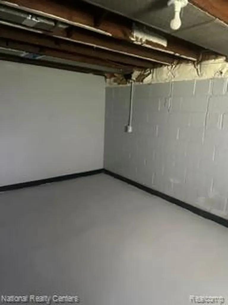 15067 Sumner Redford Charter Township MI 48239