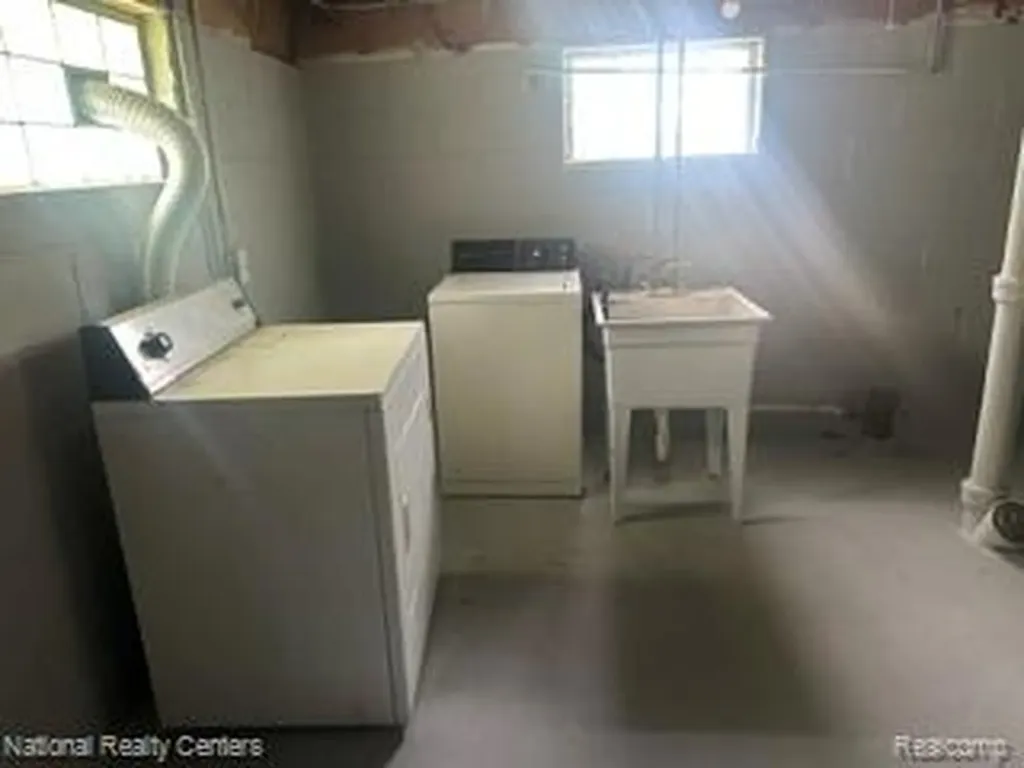 15067 Sumner Redford Charter Township MI 48239