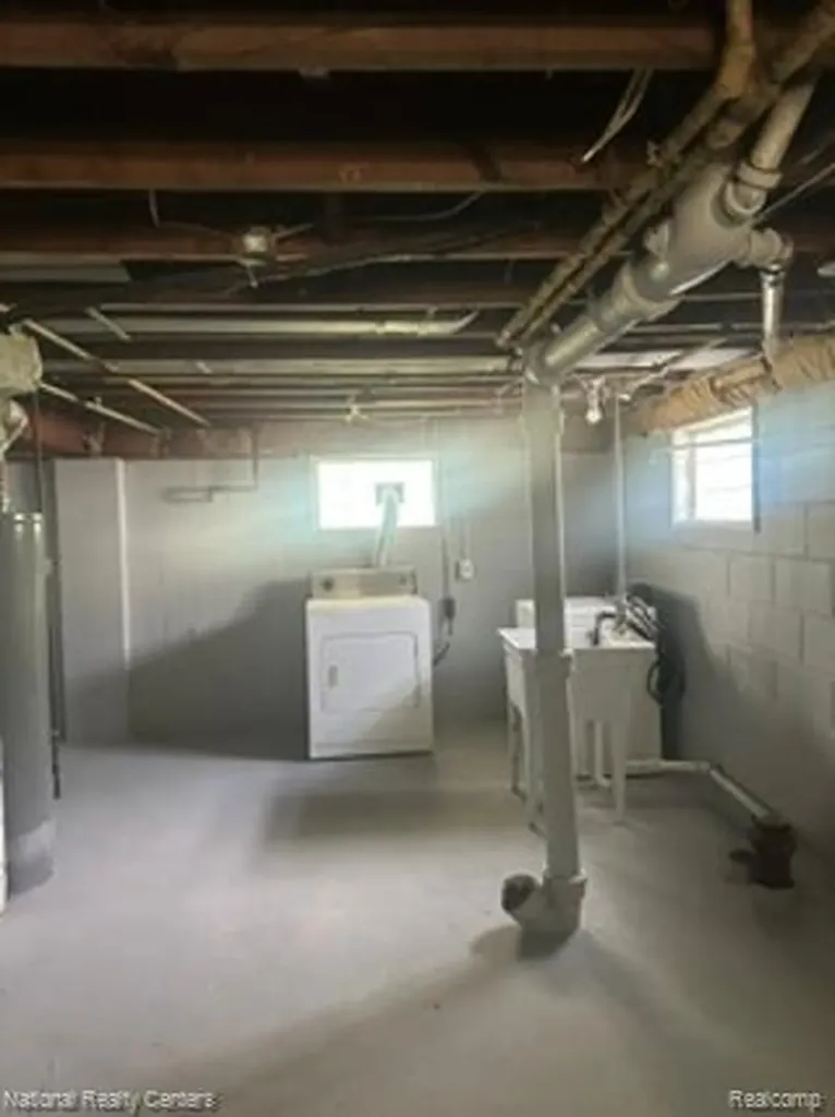 15067 Sumner Redford Charter Township MI 48239