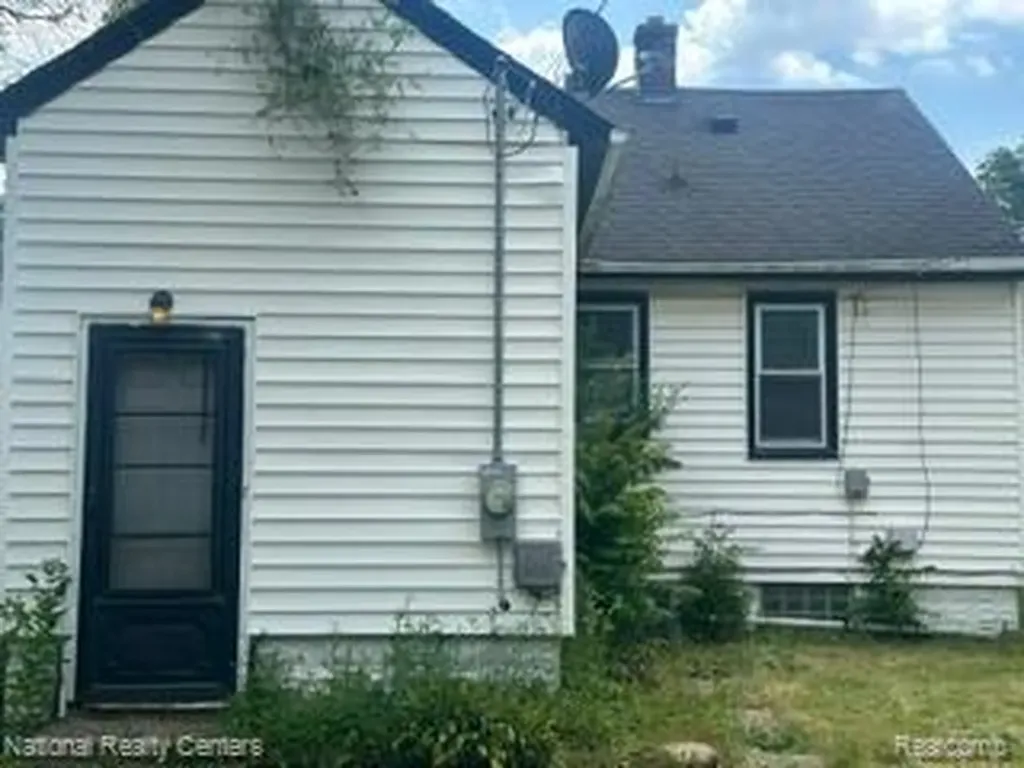 15067 Sumner Redford Charter Township MI 48239