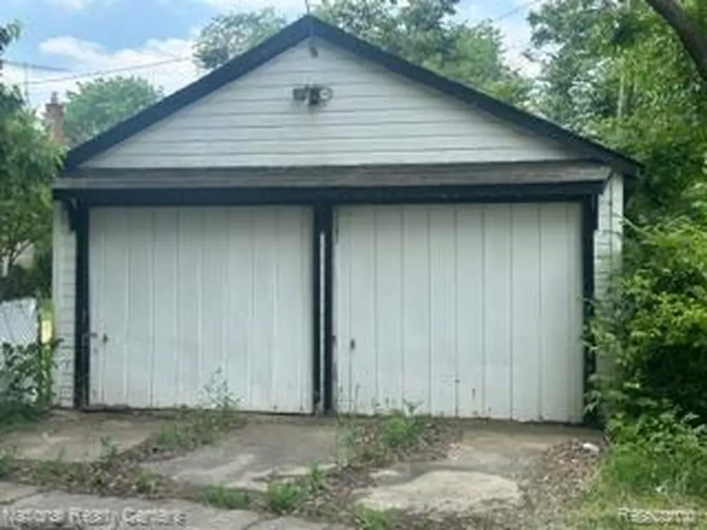 15067 Sumner Redford Charter Township MI 48239