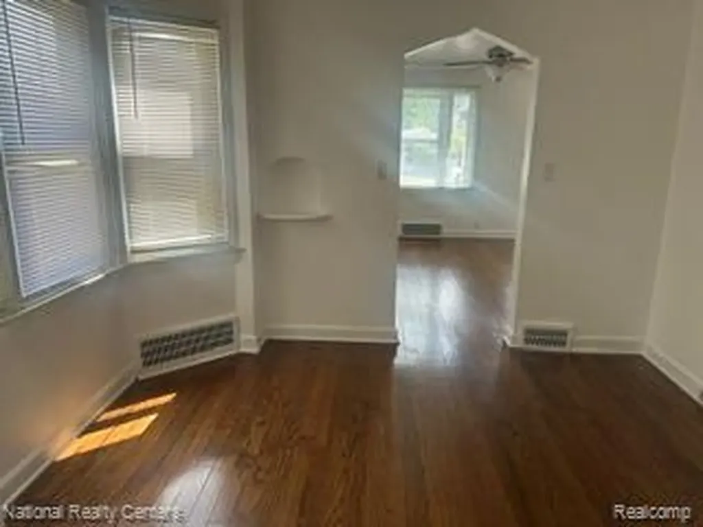 15067 Sumner Redford Charter Township MI 48239