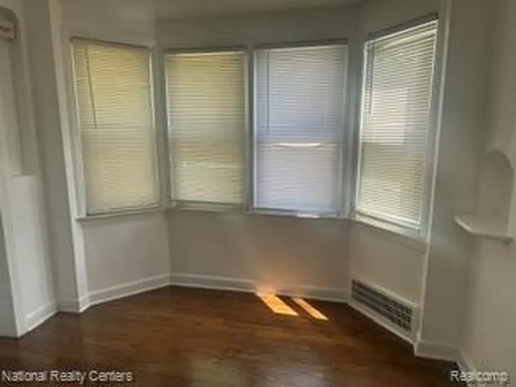 15067 Sumner Redford Charter Township MI 48239