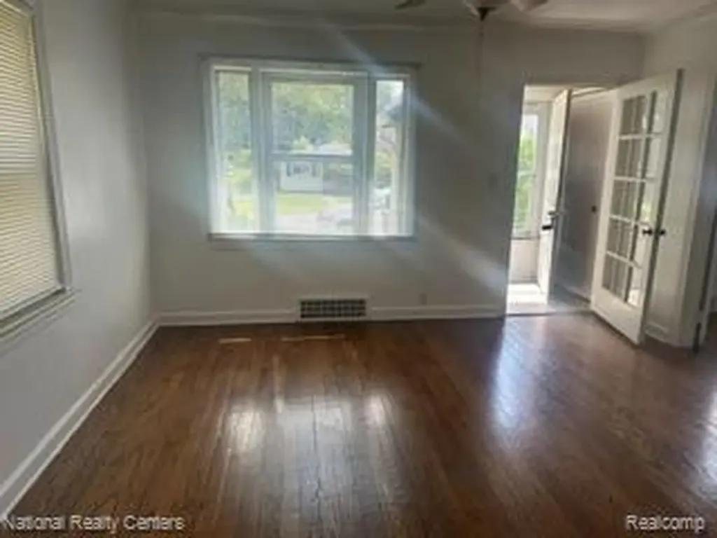 15067 Sumner Redford Charter Township MI 48239