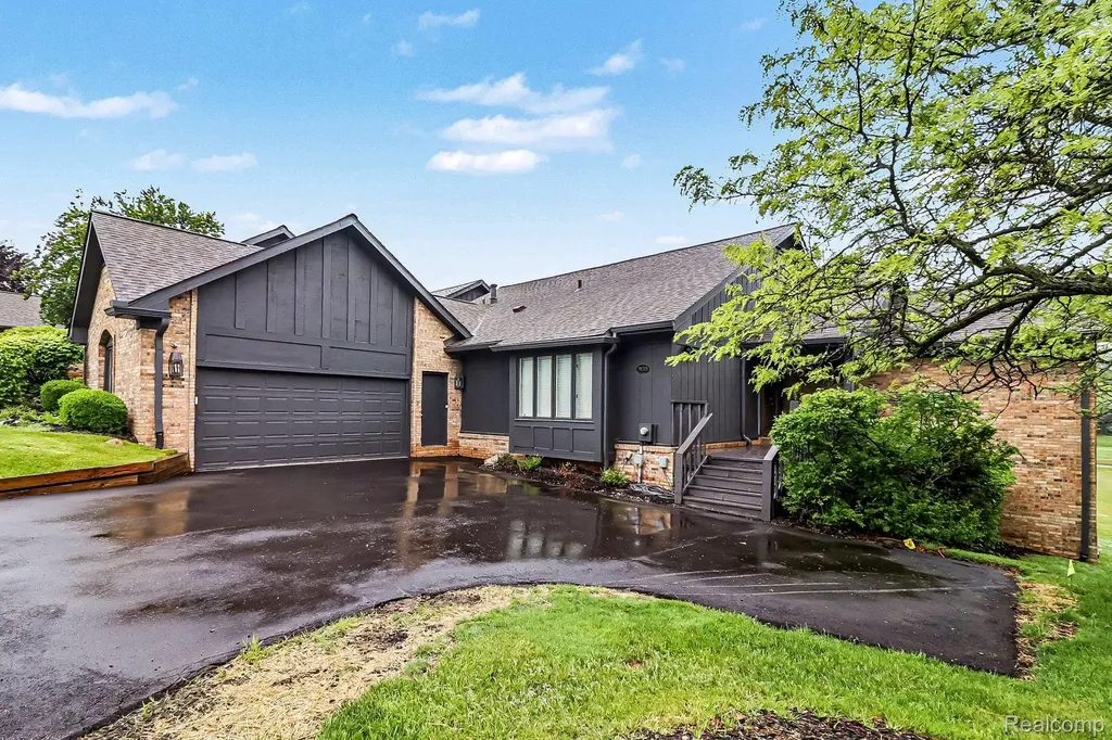 1930 Pine Ridge Court Bloomfield Hills City MI 48302